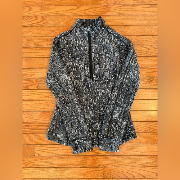 Lululemon Run Briskly 1/2 Zip size 8 - Picture 7 of 10